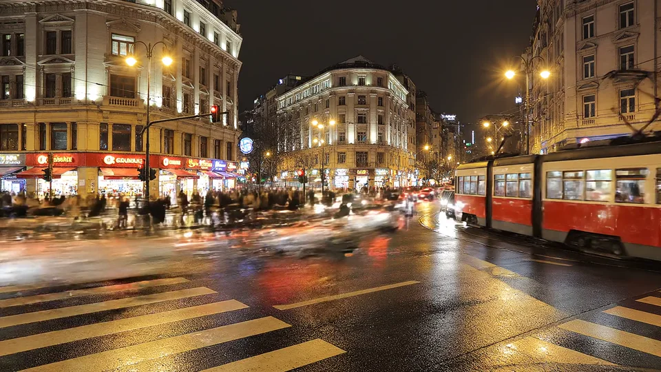 İstanbul gece kavşağı hyperlapse promptu için örnek görsel çıktı İstanbul gece kavşağı hyperlapse promptu için örnek görsel çıktı